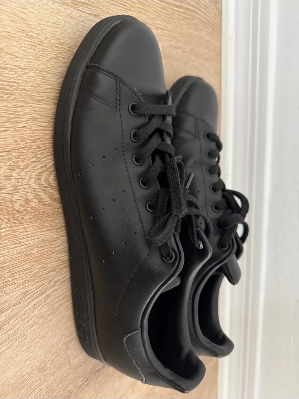 Stan Smith Adidas All-Black Low-Top Sneakers